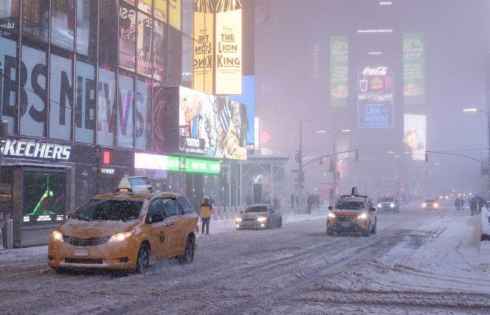 Nine people have died due to a snow storm in the United States.