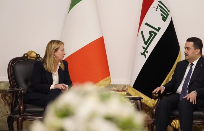 At the meeting of the prime ministers of Iraq and Italy in Baghdad, they hung the flag of Ireland.