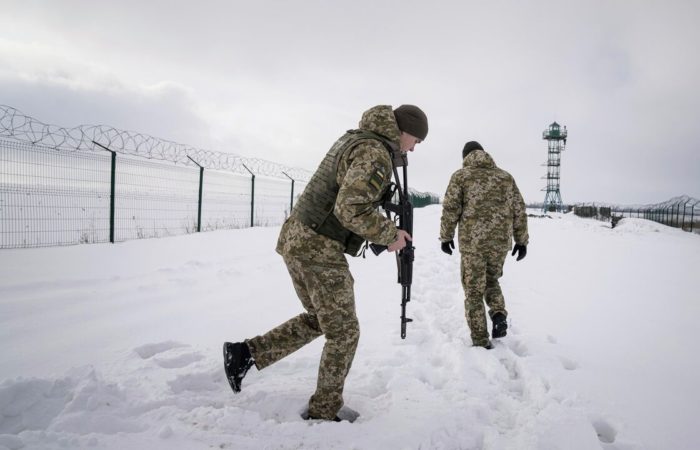 Norway handed over more than a hundred generators to Ukrainian border guards.