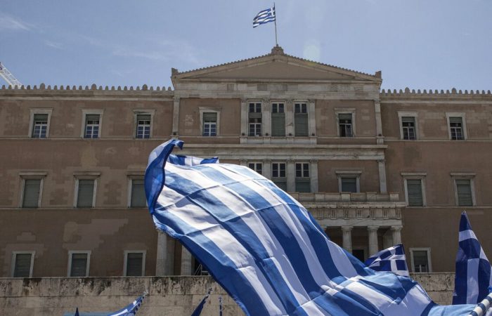 In Greece, the opposition demanded an explanation about the vote in the EP.