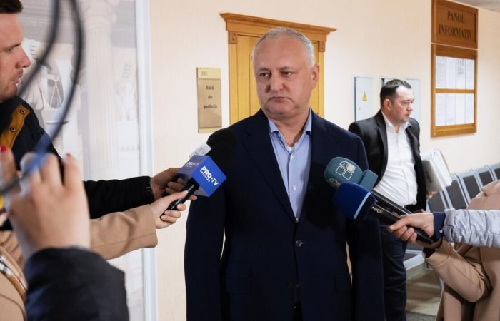 Dodon called on the Moldovan authorities to refrain from militaristic statements.