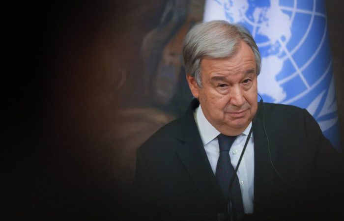 The UN Secretary General called on the nuclear powers to renounce the use of nuclear weapons.