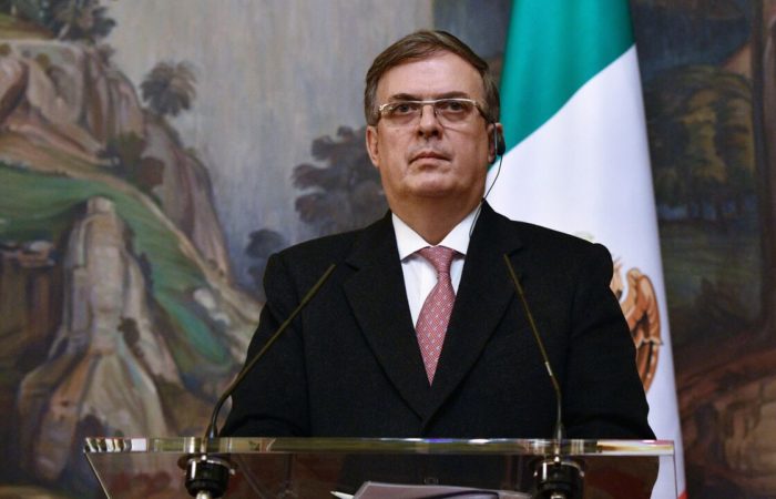 The head of the Mexican Foreign Ministry called the idea of ​​sending weapons to Ukraine unreasonable.