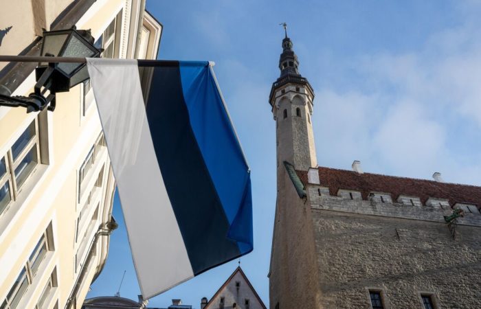 An Estonian NGO has stopped aid to Ukraine due to suspicions of embezzlement.