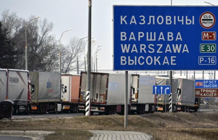Poland from June 1 will close the border for Russian and Belarusian trucks.