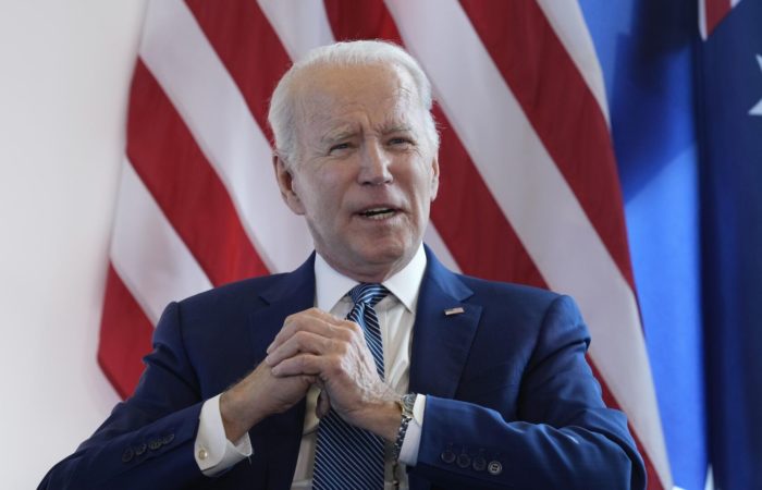Biden thanked the Prime Minister of Greece for supporting Ukraine.