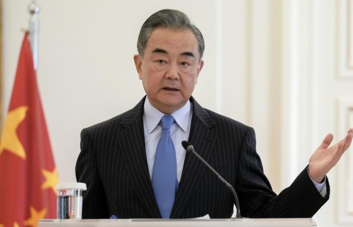 Wang Yi urged the head of the British Foreign Office to solve global problems together.