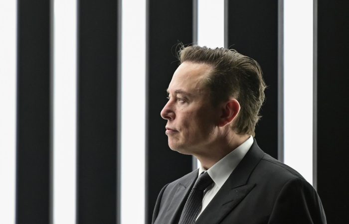 Musk said that the United States is humiliating itself by sending cluster shells to Kyiv.
