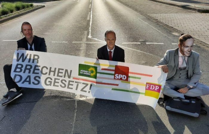 Environmental activists blocked the center of Vienna in Austria.