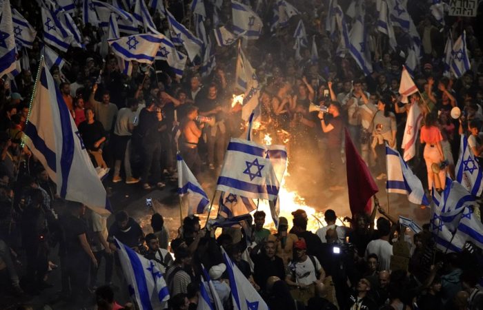 In Tel Aviv, another rally began against the judicial reform of the government.