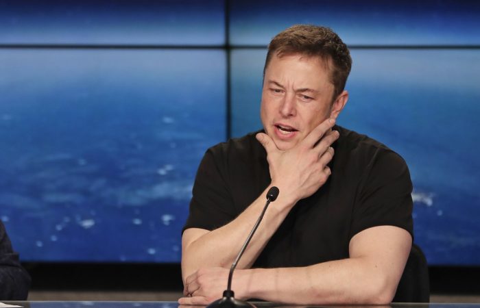 Musk announced plans to make the use of social network X paid.