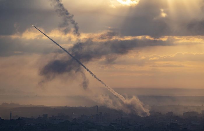 The Israeli Air Force carried out new strikes on the border with the Gaza Strip.