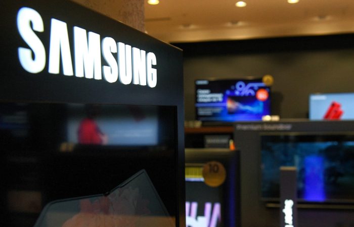 Samsung’s net profit fell nearly 40 percent in the third quarter.