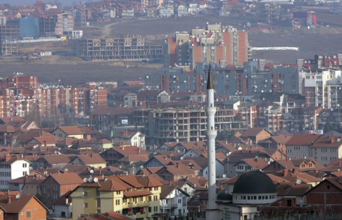 The European Commission called on Serbia to make new compromises on the Kosovo issue.