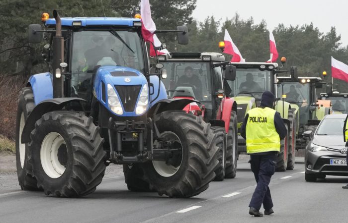Polish farmers continue to blockade the border with Ukraine.