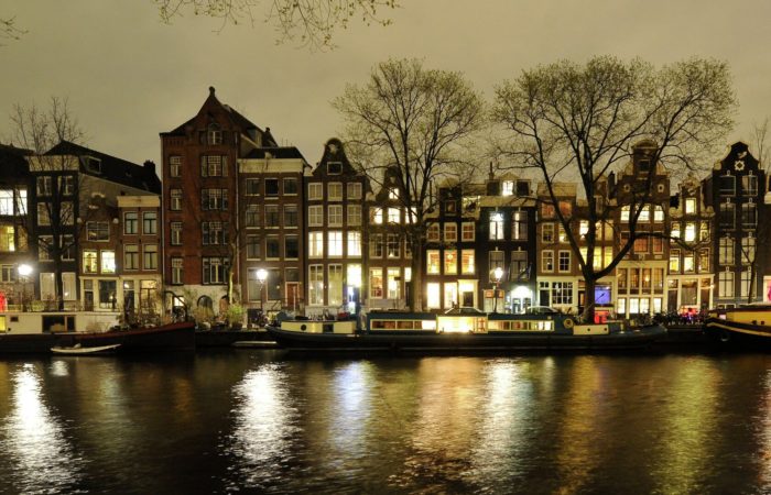 The mayor of Amsterdam has called for the sale of cocaine and ecstasy to be regulated.