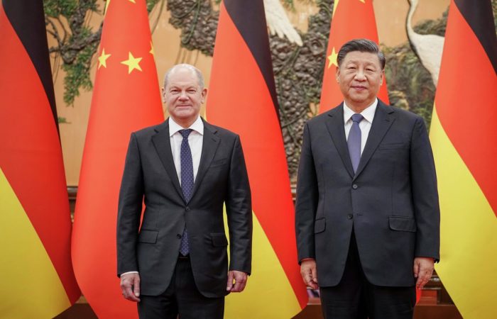 Xi Jinping and Scholz discussed the Ukrainian crisis.